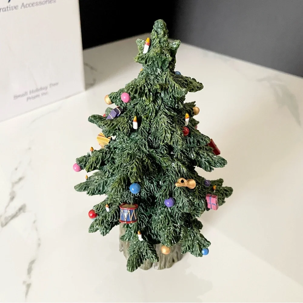 Small Holiday Tree by Pipka